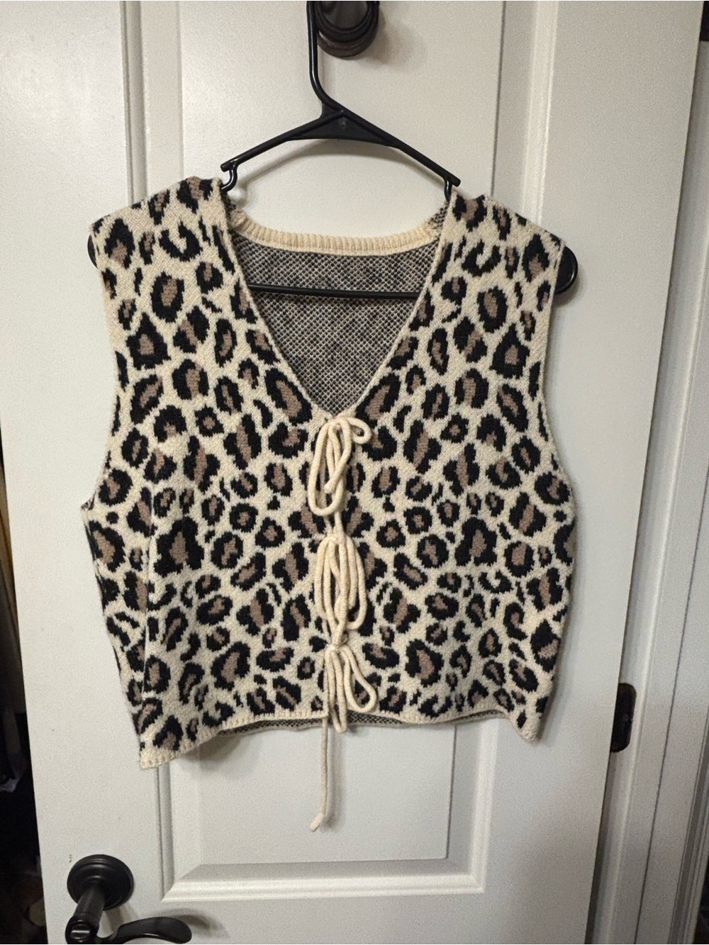 SHEIN Cream and Black Leopard Tie-Front Knit Vest